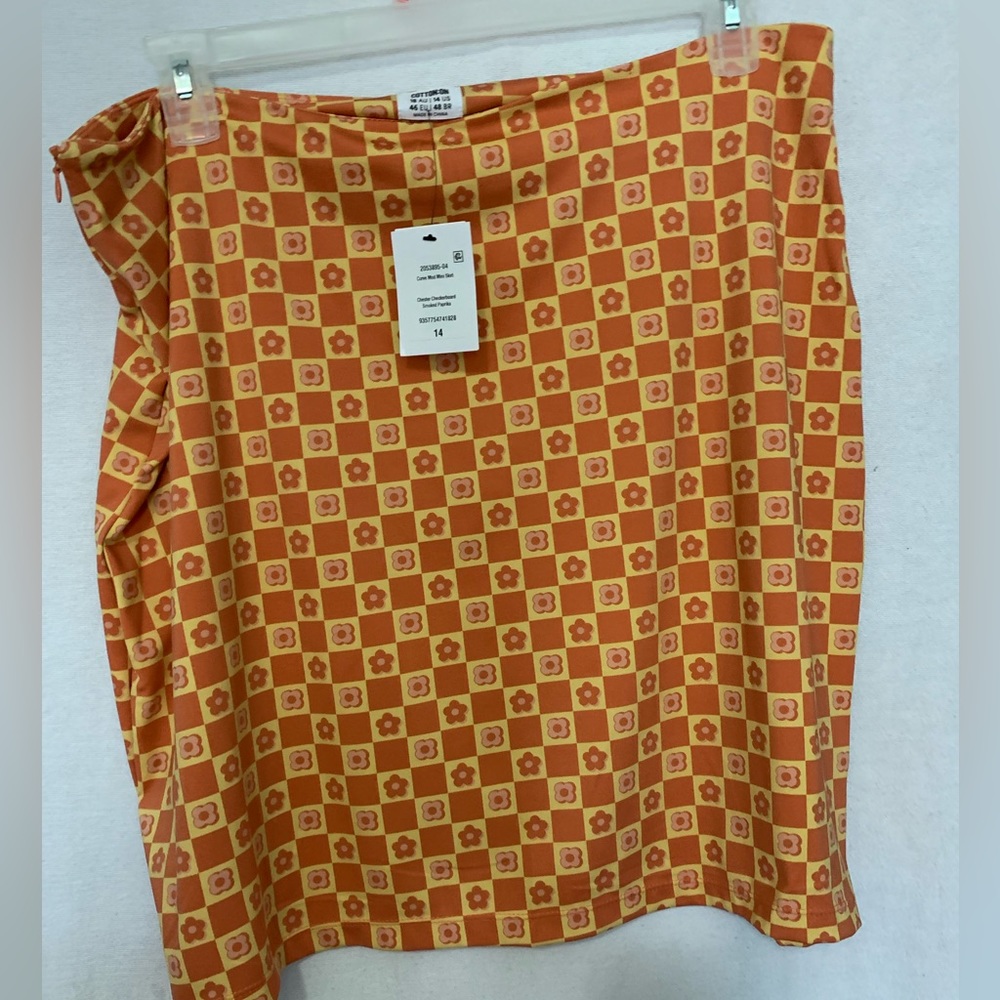 Groove flower skirt brandnew stretchy material